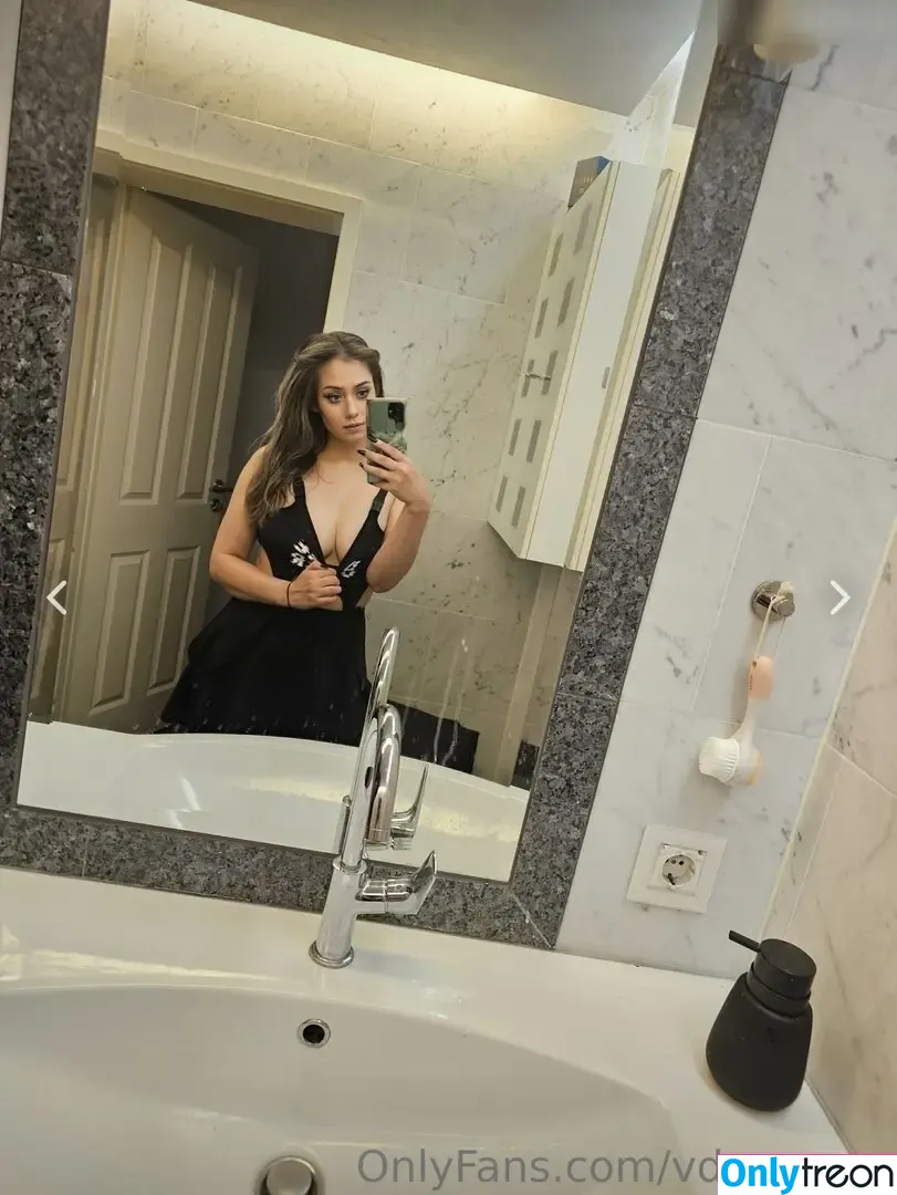 VDarquise nude photo #0016 (vdarqness)