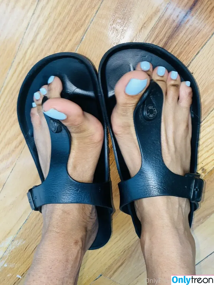 vee_feet nude photo #0034 (reel)
