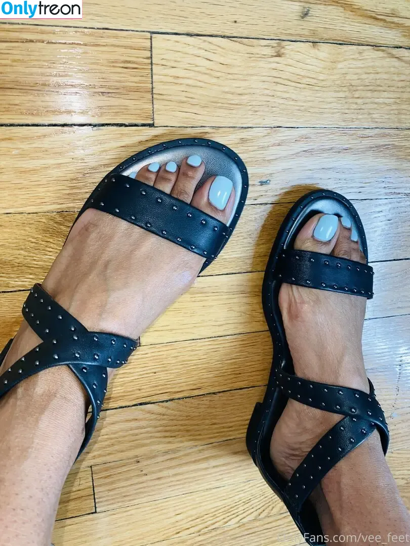 vee_feet nude photo #0047 (reel)