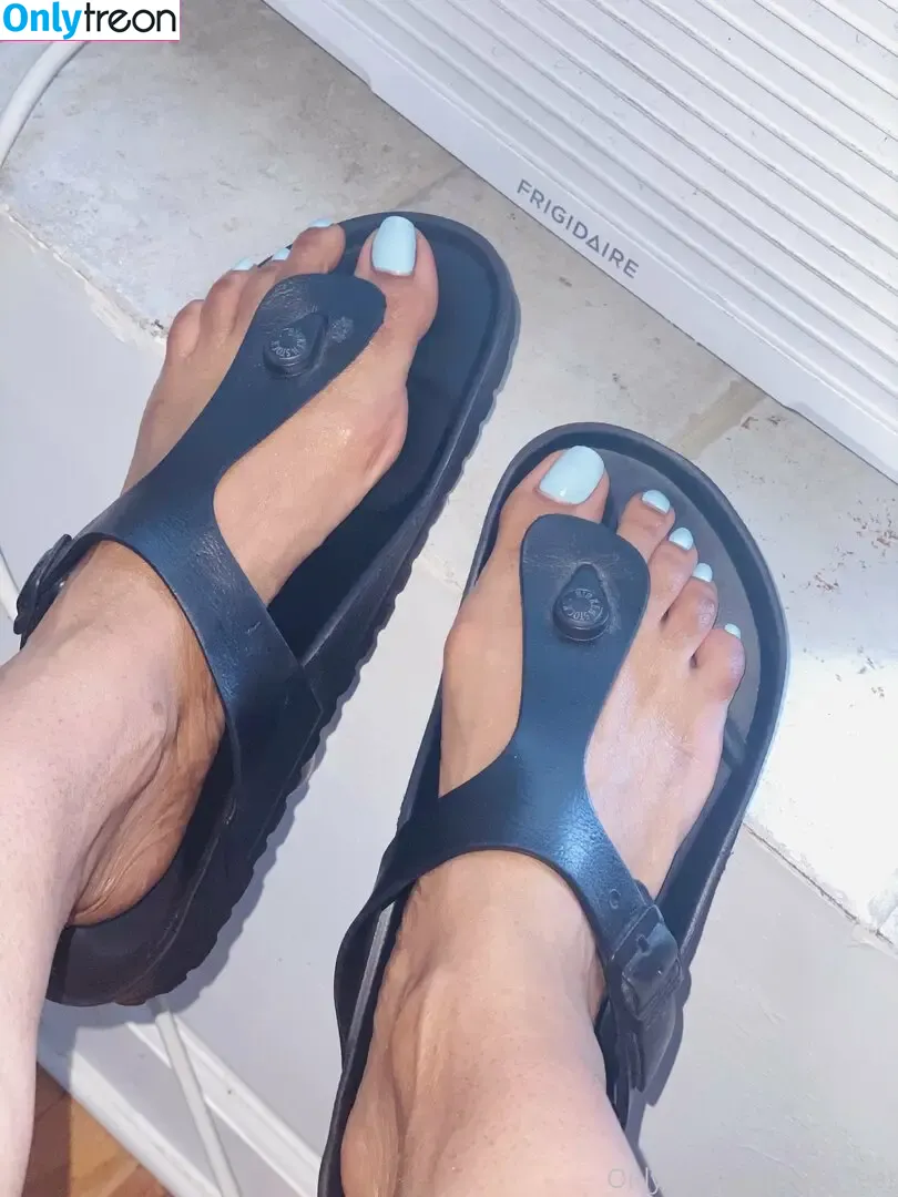 vee_feet nude photo #0049 (reel)
