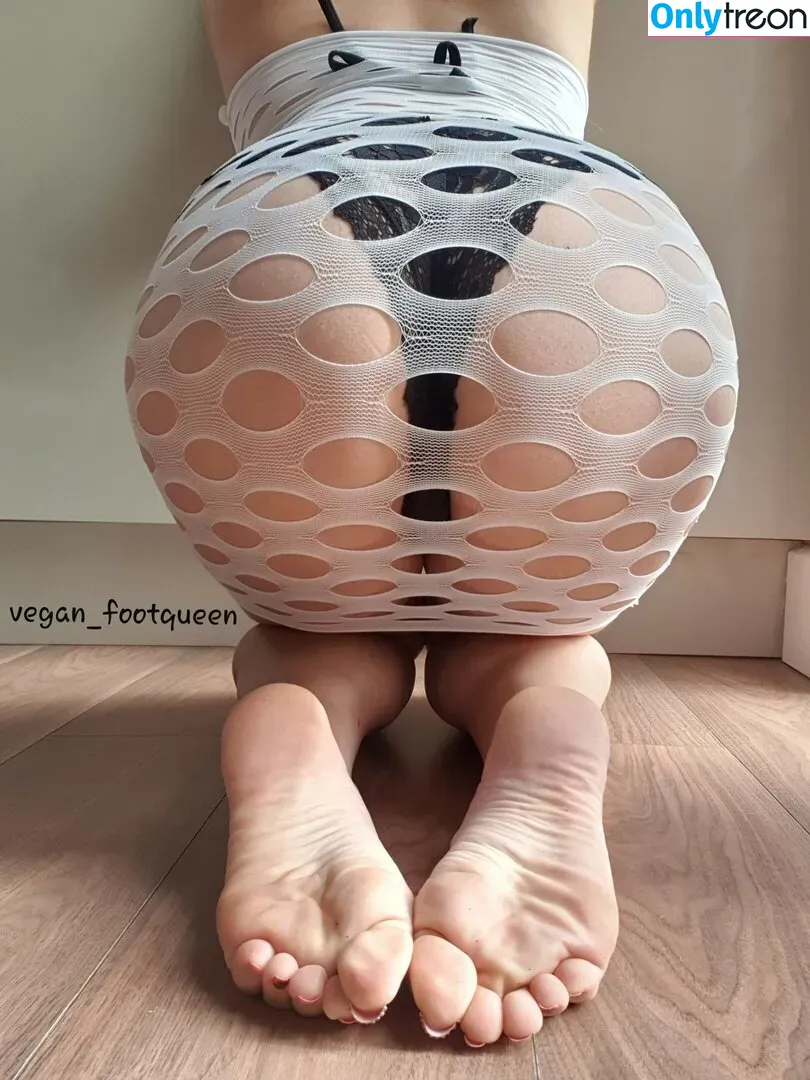 Vegan_footqueen nude photo #0015 (veganfootqueen)