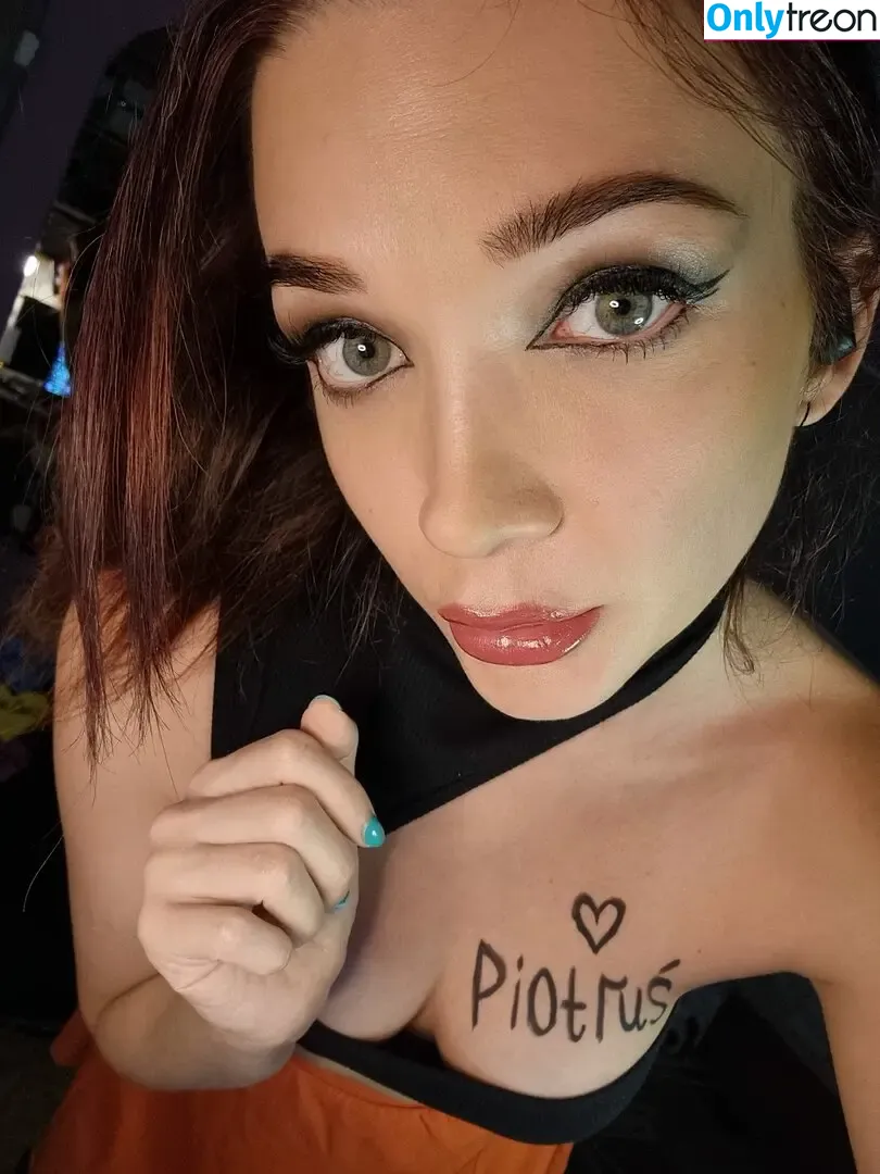 vellialai nude photo #0001 (dorothyhubert / ellielai)