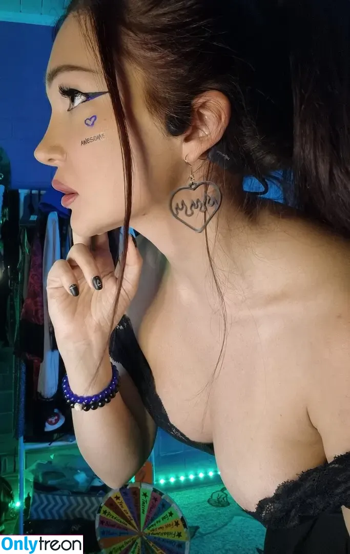 vellialai nude photo #0023 (dorothyhubert / ellielai)
