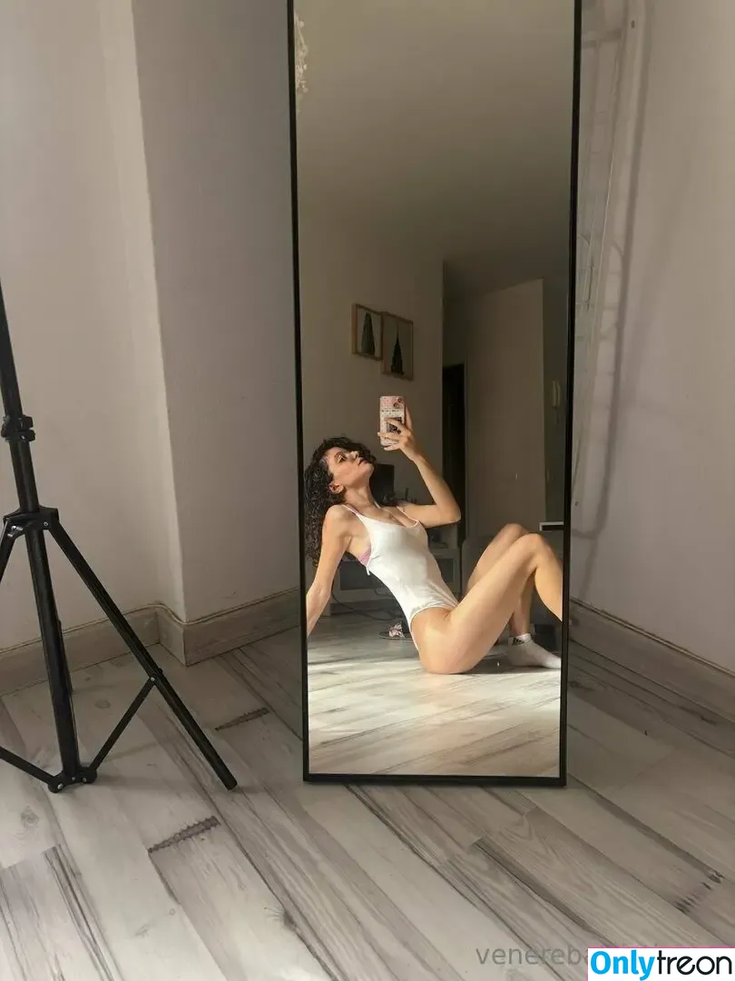 Venere Battisti nude photo #0012 (claudiasuracee_ / venere_battisti)