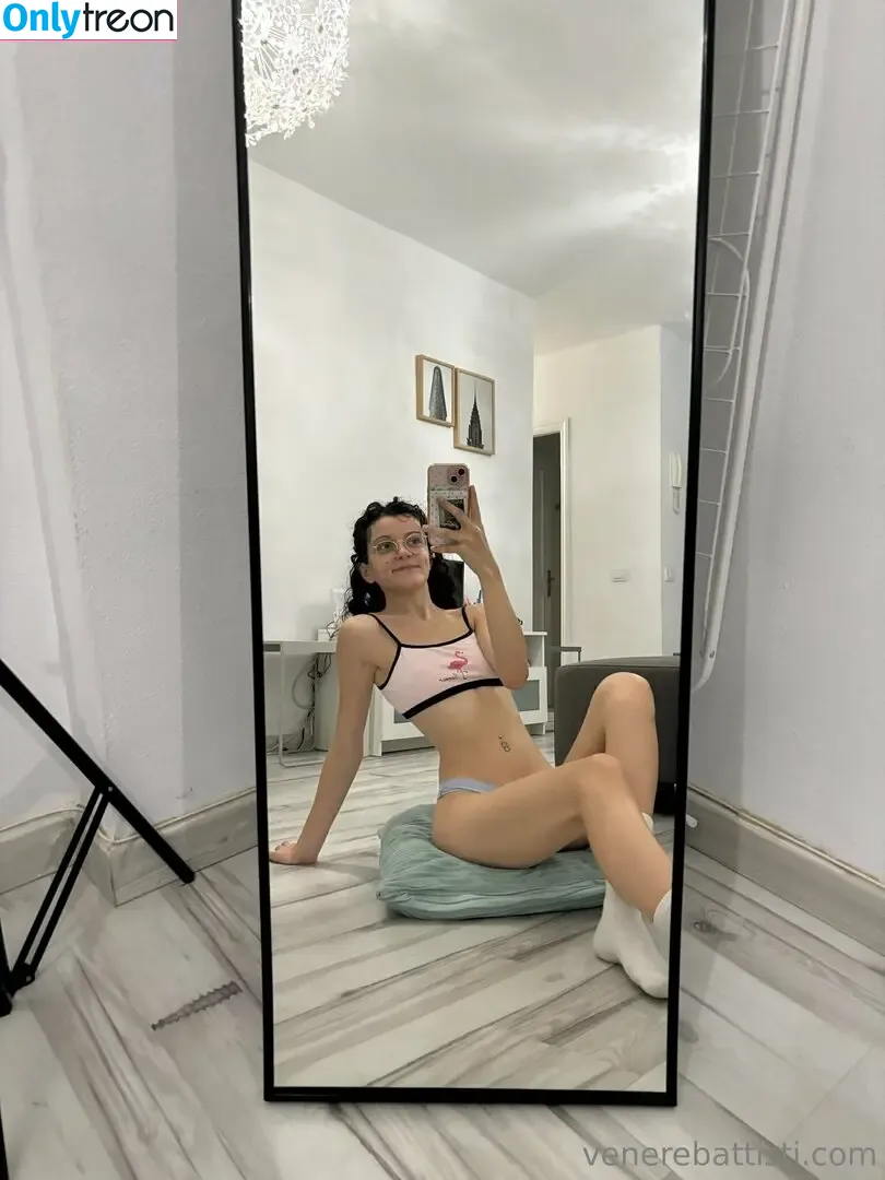 Venere Battisti nude photo #0047 (claudiasuracee_ / venere_battisti)
