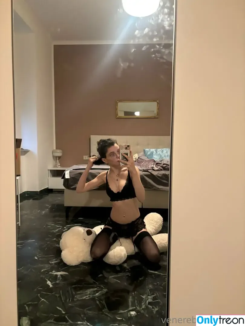 Venere Battisti nude photo #0052 (claudiasuracee_ / venere_battisti)