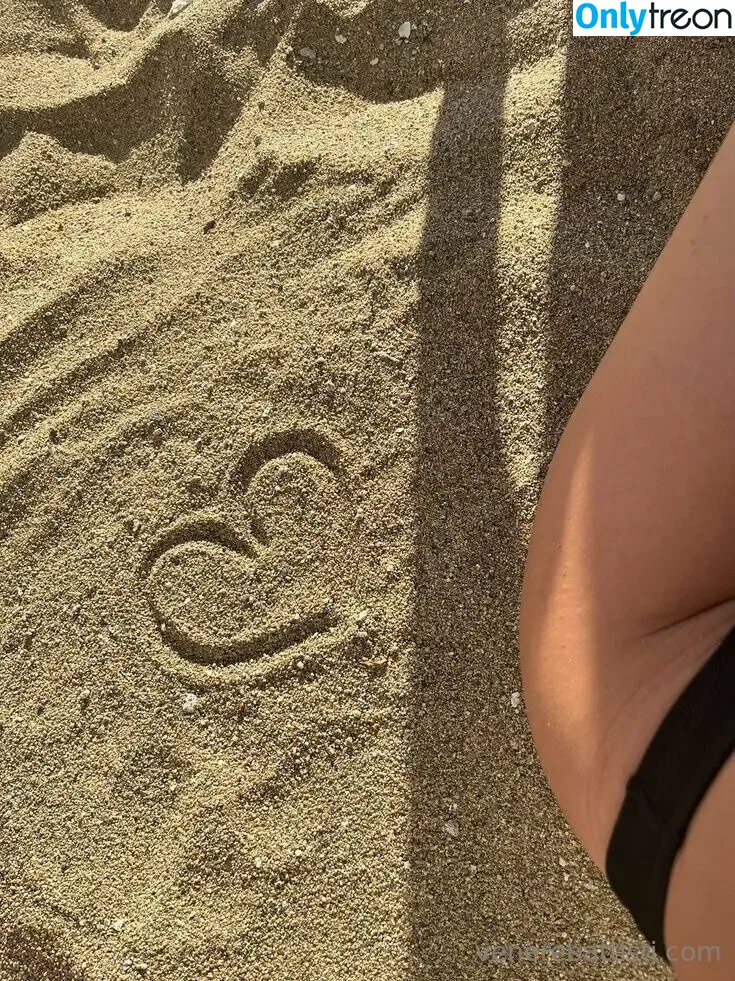 Venere Battisti nude photo #0096 (claudiasuracee_ / venere_battisti)
