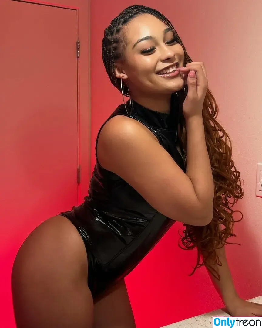 veondremitchell nude photo #0110 (Veondre)