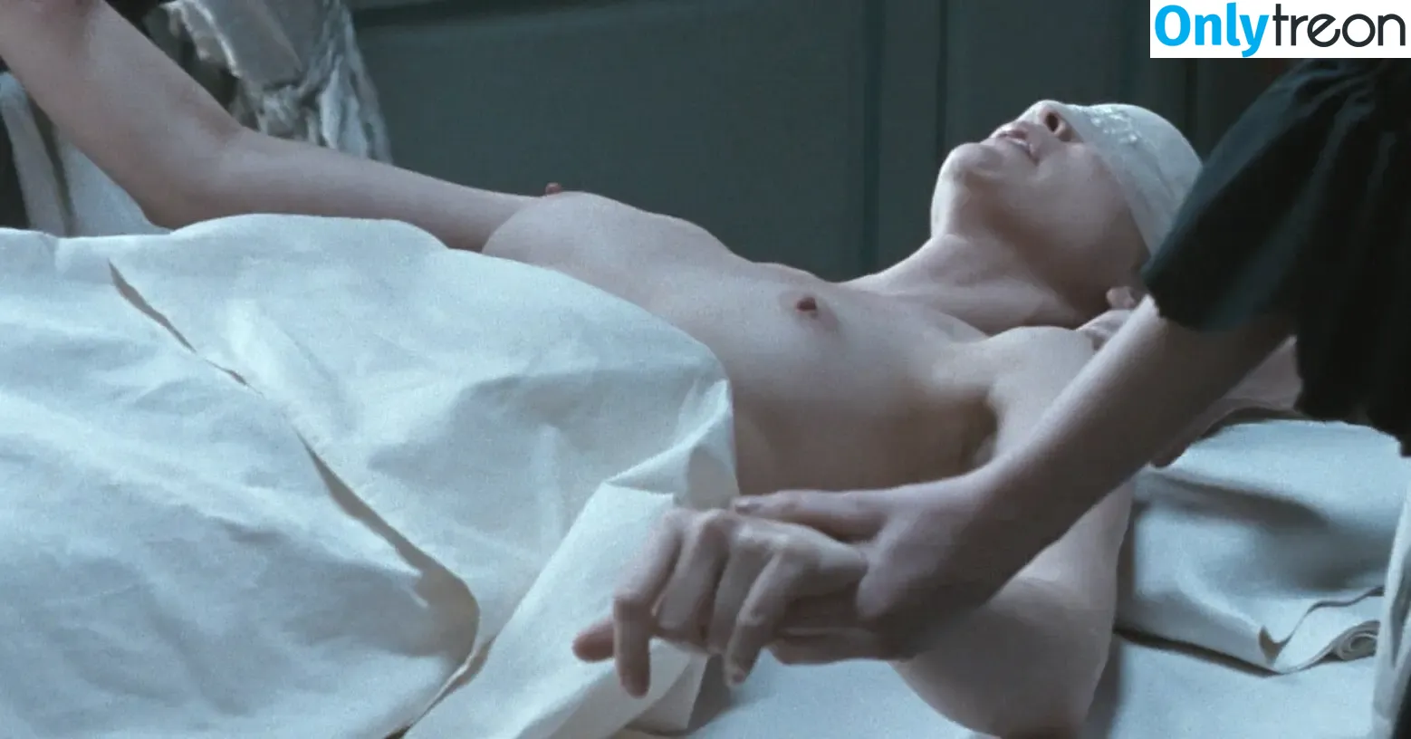 Vera Farmiga nude photo #0138 (verafarmiga)