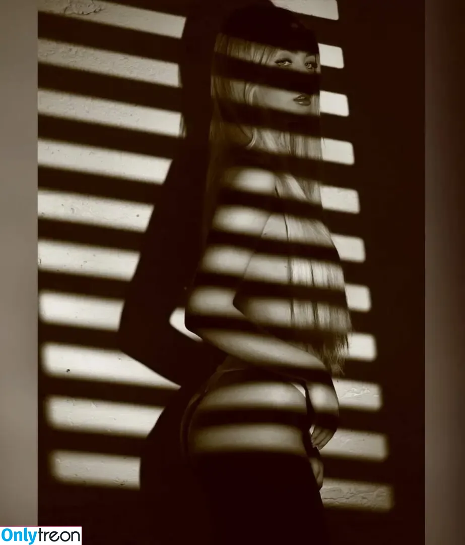 Vera Margolin nude photo #0008 (vera_margolin_violin)