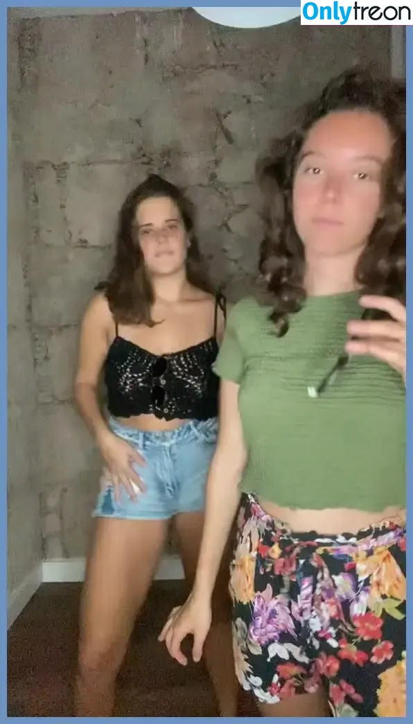 Veronica & Olivia nude photo #0022 (olivia.veronica.corr / veroliv3)