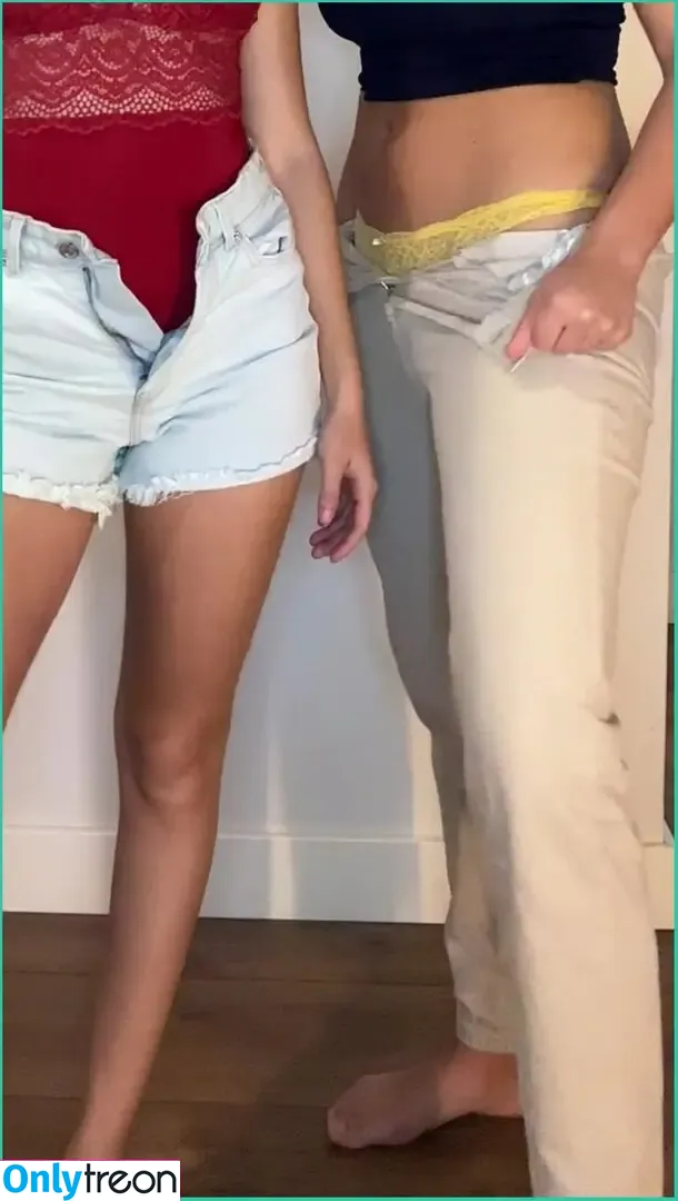 Veronica & Olivia nude photo #0029 (olivia.veronica.corr / veroliv3)