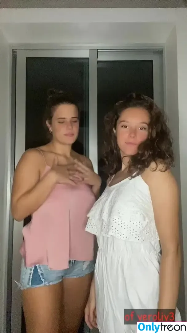 Veronica & Olivia nude photo #0032 (olivia.veronica.corr / veroliv3)
