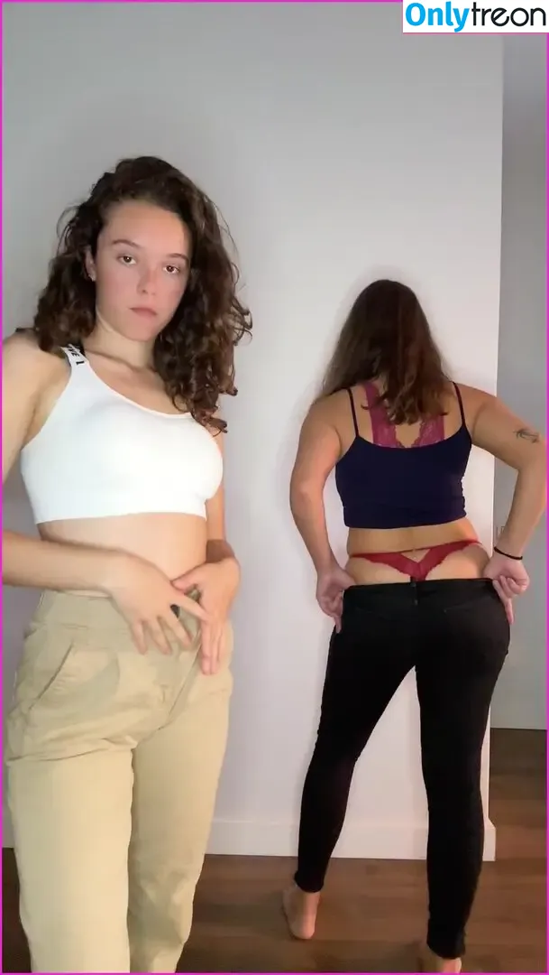 Veronica & Olivia nude photo #0049 (olivia.veronica.corr / veroliv3)