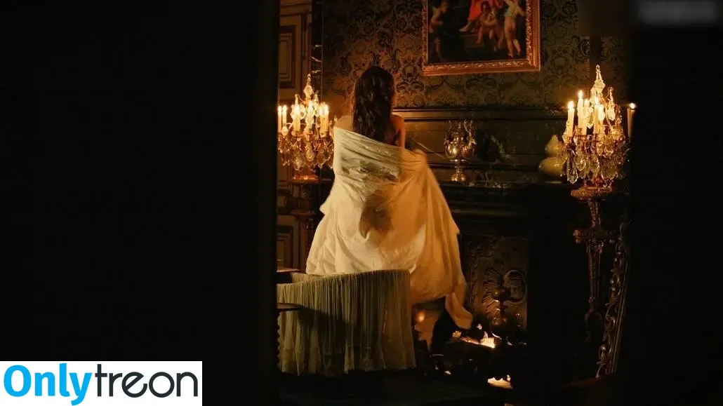 Versailles (Fernsehserie) nude photo #0088 (Versailles (Fernsehserie))