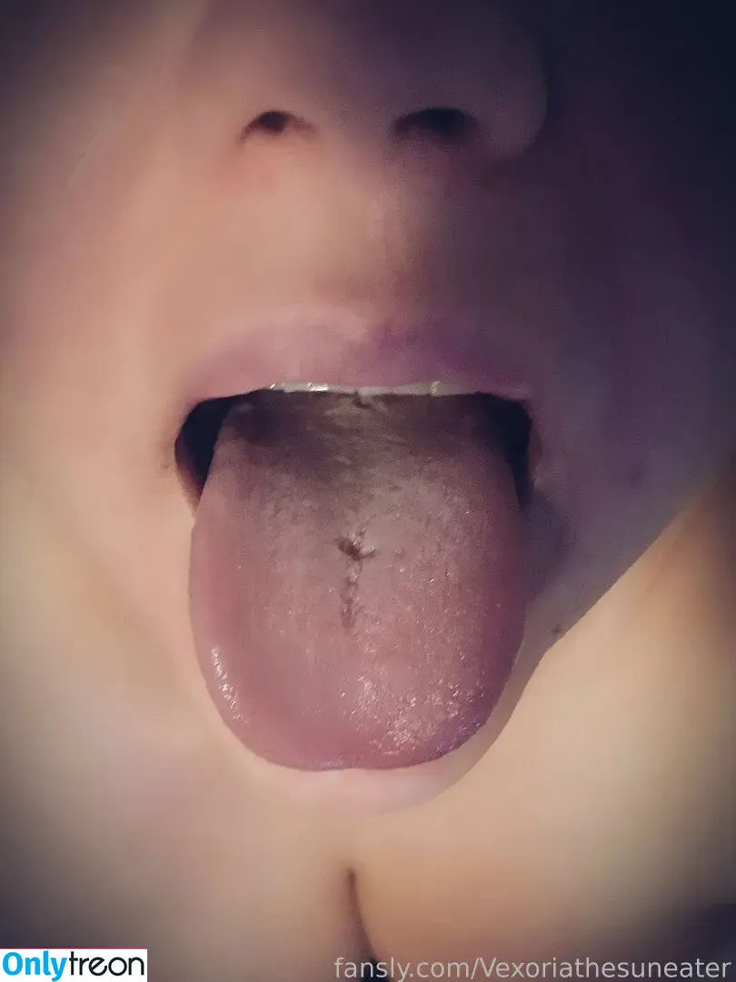 Vexoriathesuneater nude photo #0012 (Vexoria_The_SunEater / vexthesuneater)
