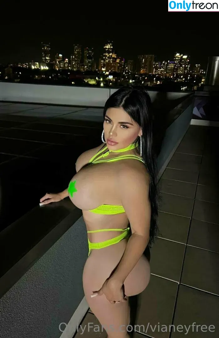 vianeyfree nude photo #0004 (vianeyfrias)