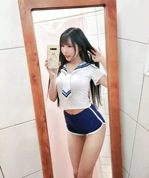 victoria__1998__ / victoria__1998_ / 依霜 ゆい nude photo #0002