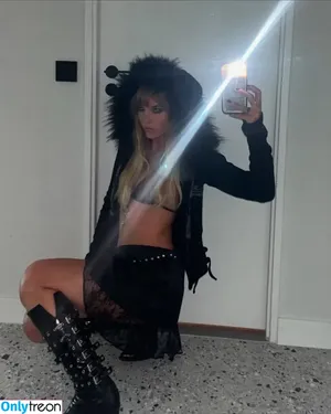 Victoria De Angelis / Maneskin bassist / vicdeangelis nude photo #0805