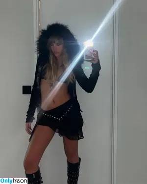 Victoria De Angelis / Maneskin bassist / vicdeangelis nude photo #0806