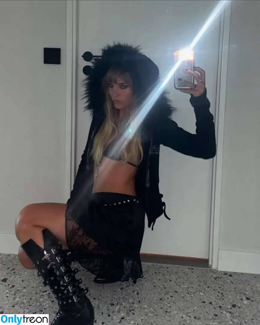Victoria De Angelis nude photo #0805 (Maneskin bassist / vicdeangelis)