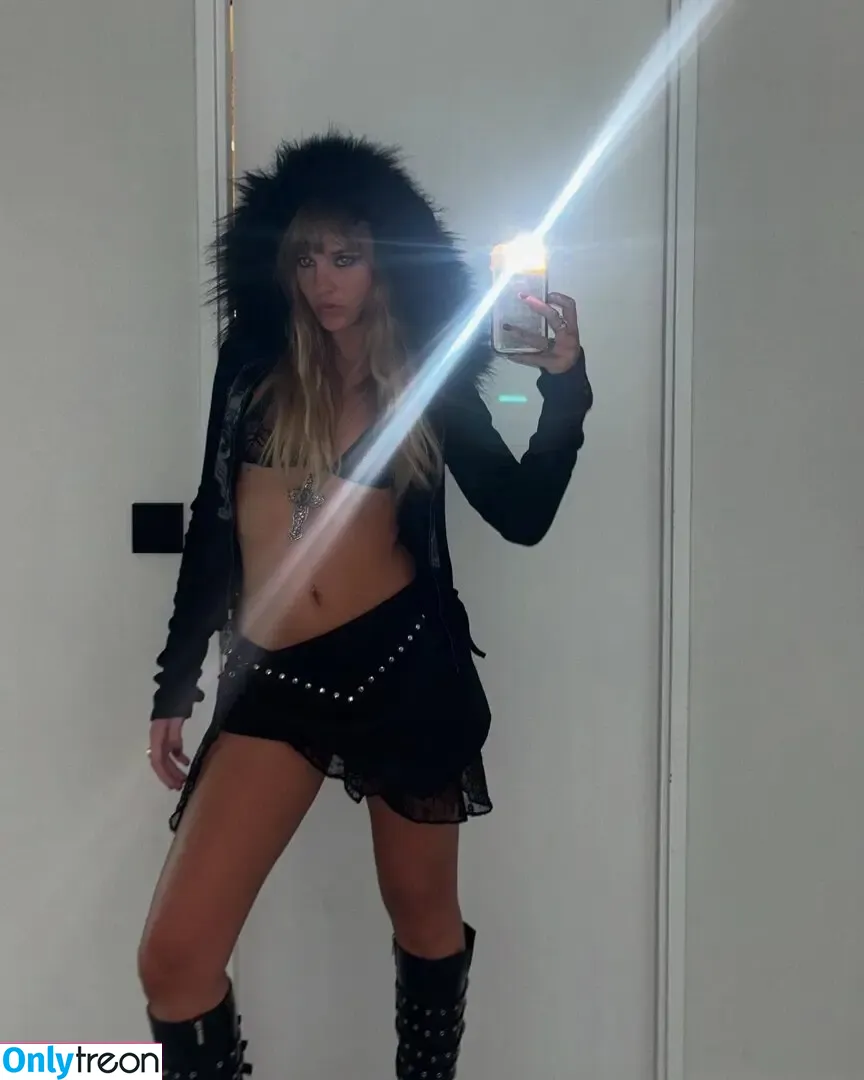 Victoria De Angelis nude photo #0806 (Maneskin bassist / vicdeangelis)