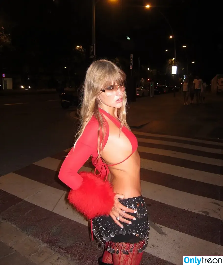 Victoria De Angelis nude photo #0843 (Maneskin bassist / vicdeangelis)