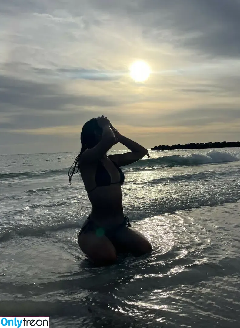 Victoria.Jaimess nude photo #0018 (tsvictoriajames / vibew.victoria)