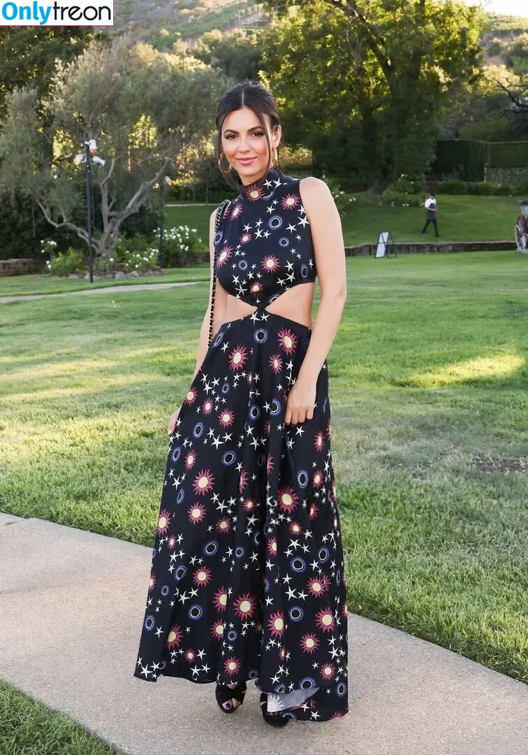 Victoria Justice nude photo #1010 (victoriajustice)