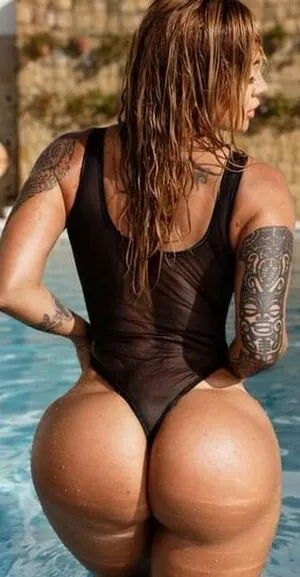 Victoria Lomba / victorialomba nude photo #0034