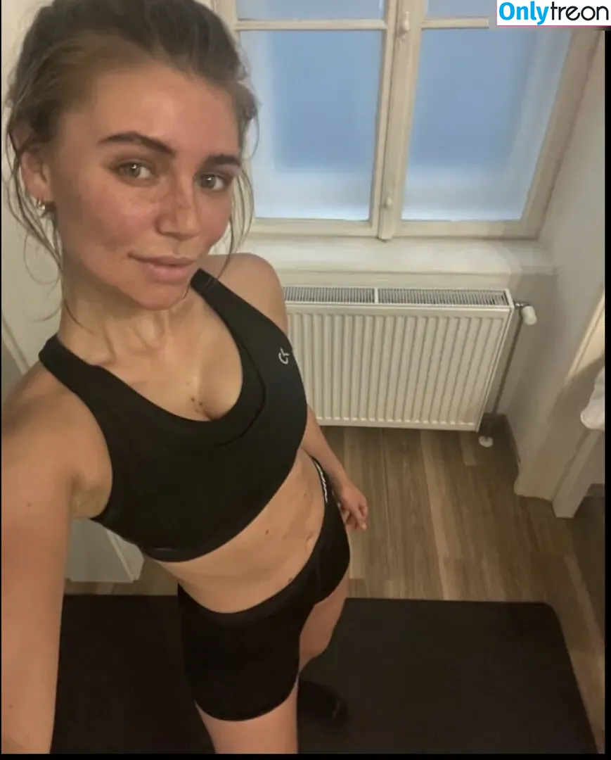 VictoriaHubacek nude photo #0006 (mischiidc)
