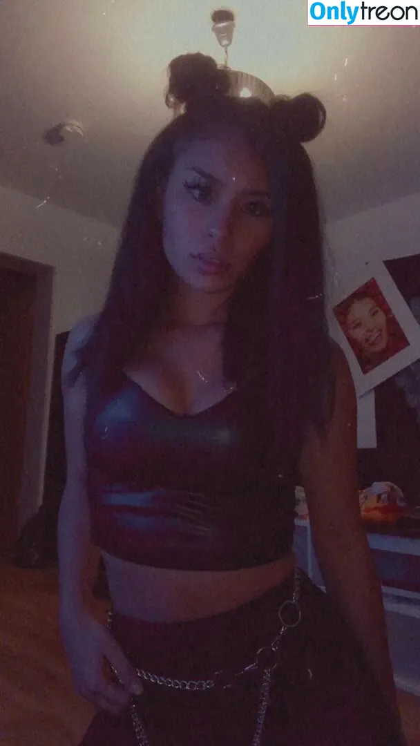 Vicwina nude photo #0002 (vicwina.s)