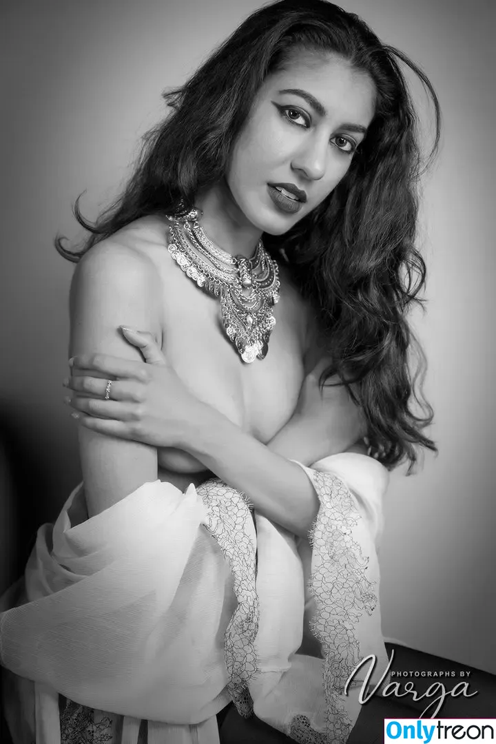 Vidya nude photo #0001 (v_i__d__y_a)