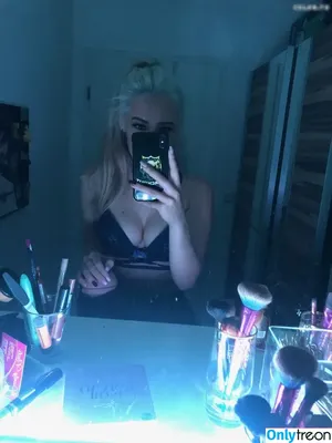 Vielzuklein_ / laurachesnok / vielzuklein / vielzuklein- nude photo #0289