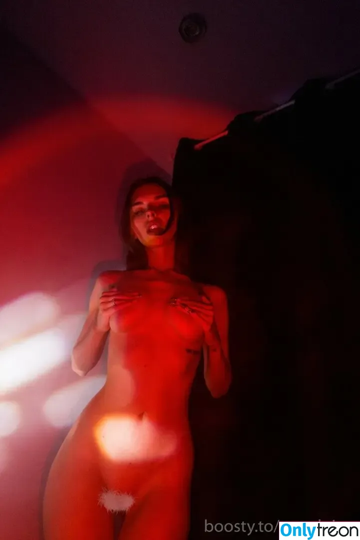 Vika Mednis nude photo #0300 (xmednisx)