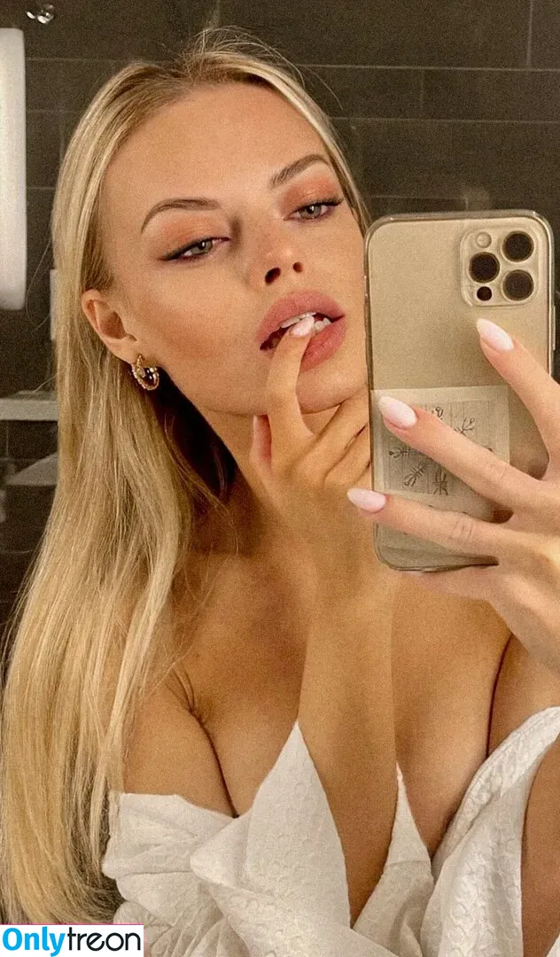 viki_doux nude photo #0053 (viki_doux)