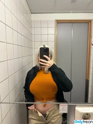 Vikkzy nude photo #0606