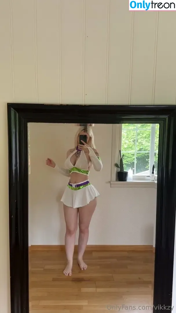 Vikkzy nude photo #0610 (Vikkzy)