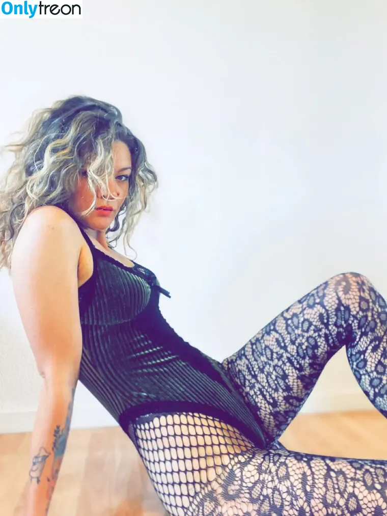 vinanavi nude photo #0002 (vina27900617274 / vina_navi / vinanavi81 / vinasgoldclub)