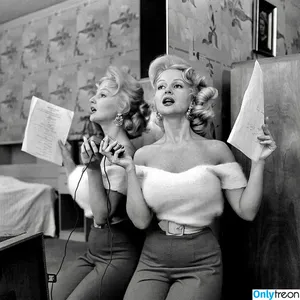 Vintage English Pinups / pinup_vintage_gallery nude photo #0390