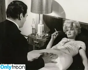 Vintage Sexy Celebs / vintagemoviestars nude photo #0005
