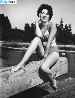 Vintage Sexy Celebs / vintagemoviestars nude photo #0105