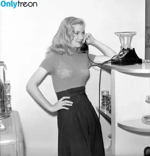 Vintage Sexy Celebs / vintagemoviestars nude photo #0147