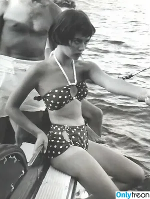 Vintage Sexy Celebs / vintagemoviestars nude photo #0163