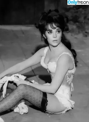 Vintage Sexy Celebs / vintagemoviestars nude photo #0168