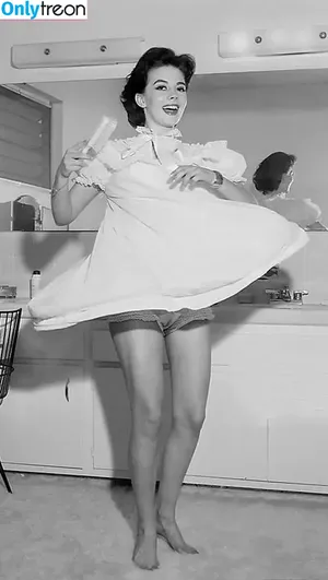 Vintage Sexy Celebs / vintagemoviestars nude photo #0192