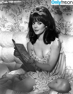 Vintage Sexy Celebs / vintagemoviestars nude photo #0197