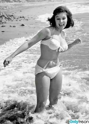 Vintage Sexy Celebs / vintagemoviestars nude photo #0298