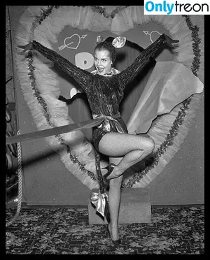 Vintage Sexy Celebs / vintagemoviestars nude photo #0512