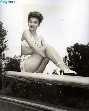 Vintage Sexy Celebs / vintagemoviestars nude photo #0598